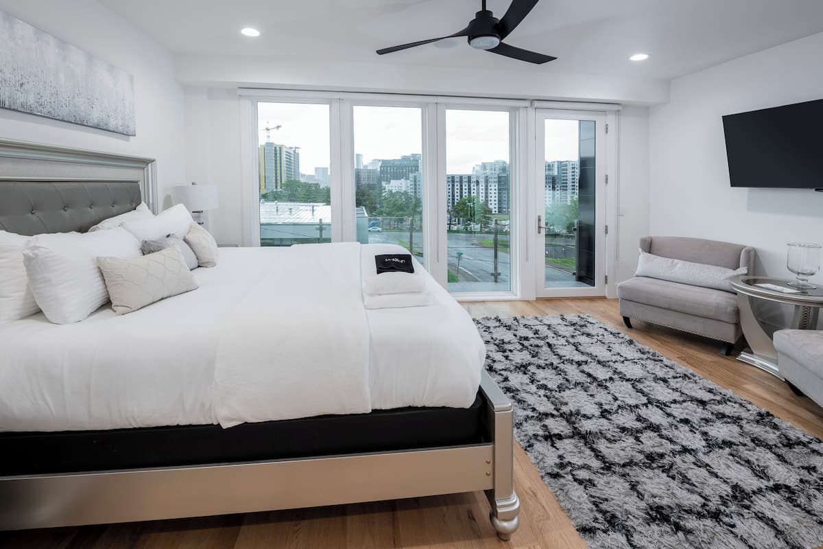 Luxury Room, Private Pool, City View | Blackout drapes, iron/ironing board, free WiFi