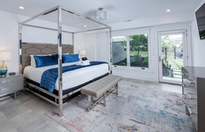 Luxury Room, Private Pool, City View | Blackout drapes, iron/ironing board, free WiFi - Skyline Views - Rooftop Pool (Nashville)