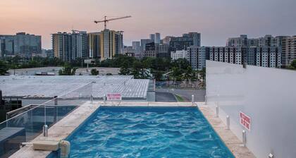Skyline Views - Rooftop Pool