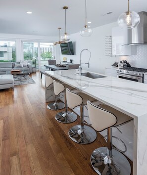 Luxury Room, Private Pool, City View | Private kitchen | Full-size fridge, microwave, oven, stovetop - Skyline Views - Rooftop Pool (Nashville)