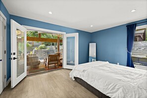 3 Schlafzimmer, Schreibtisch, Bügeleisen/Bügelbrett, Reisekinderbett