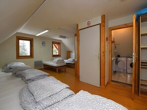3 Schlafzimmer, Bügeleisen/Bügelbrett