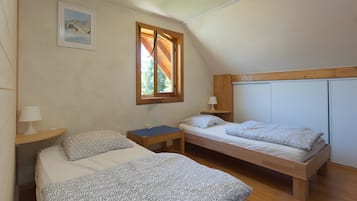 5 Schlafzimmer, Bügeleisen/Bügelbrett
