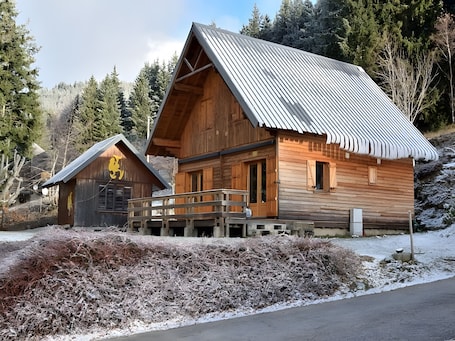 外観. Mountain Chalet for 13 Guests