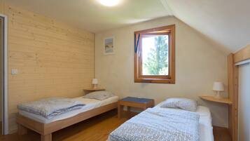 5 bedrooms, iron/ironing board
