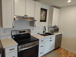 Fridge, microwave, oven, stovetop - Charming condo in awesome Granby with hot tubs, pickleball, and fitness room (Granby)