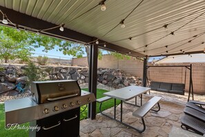 Outdoor dining - Gateway to Zion (Hurricane)