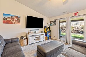 Smart TV, video games, foosball, table tennis - Gateway to Zion (Hurricane)