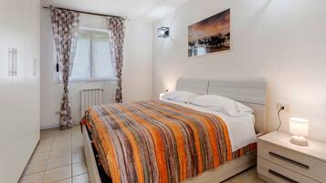 1 Schlafzimmer, BĂŒgeleisen/BĂŒgelbrett, WLAN, BettwĂ€sche