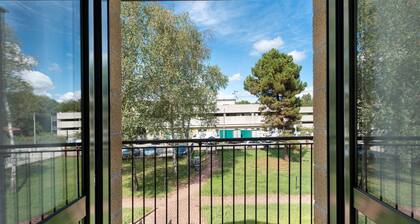 Apartment '5' with Shared Garden, Balcony and Wi-Fi