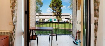 Apartment '2' with Shared Garden, Balcony and Wi-Fi