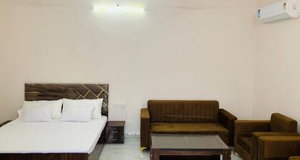 PADAMSUKH - A Soothing farmhouse in Jaipur at a safe locality.