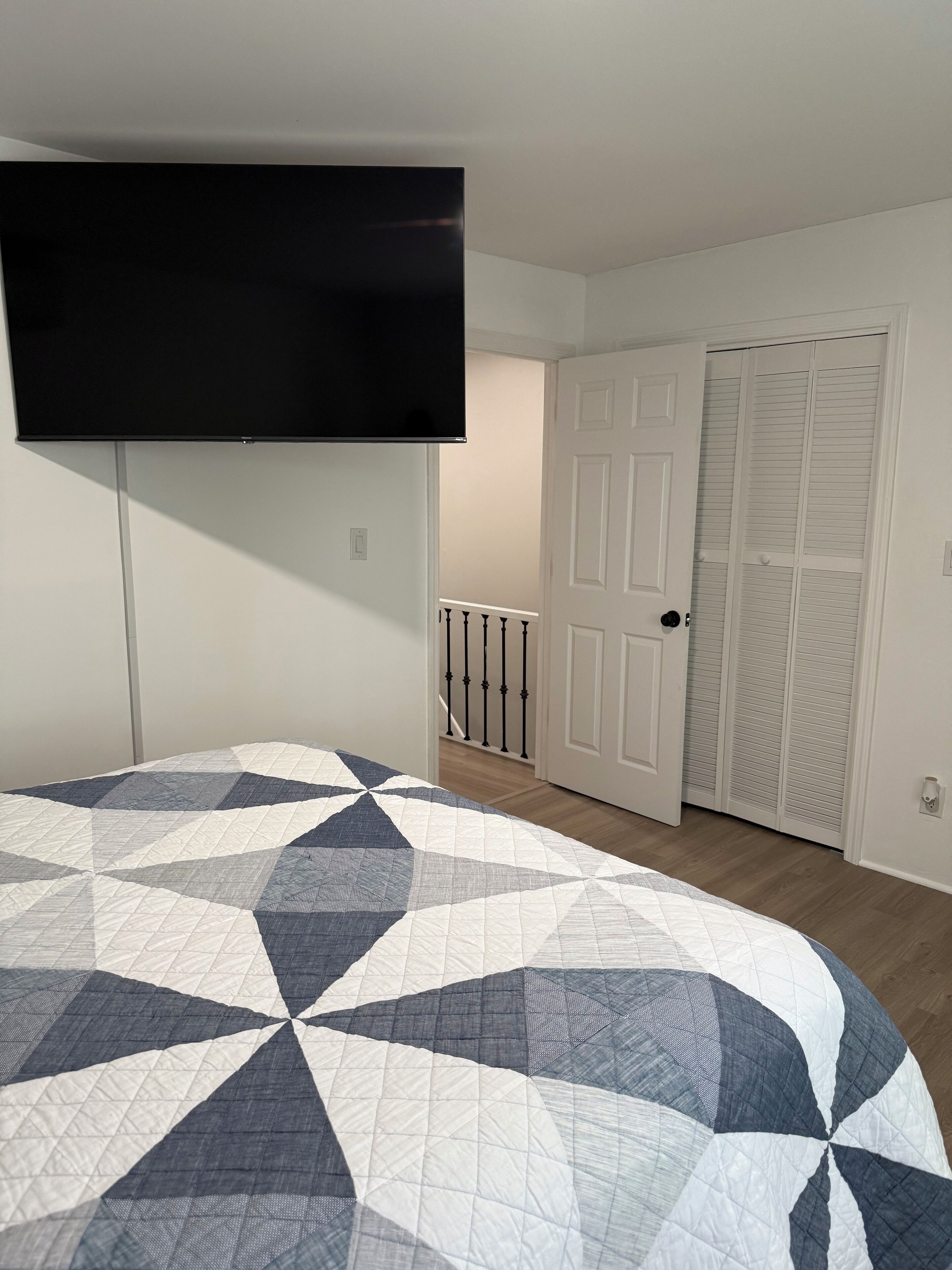 3 bedrooms, iron/ironing board, internet, bed sheets