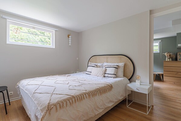 Apartment | 5 bedrooms, laptop workspace, iron/ironing board, bed sheets