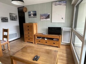 Interior - 50m from ski slopes, 4th floor, balcony, tv, ski locker, 45m², Les 2 Alpes (Les Deux Alpes)