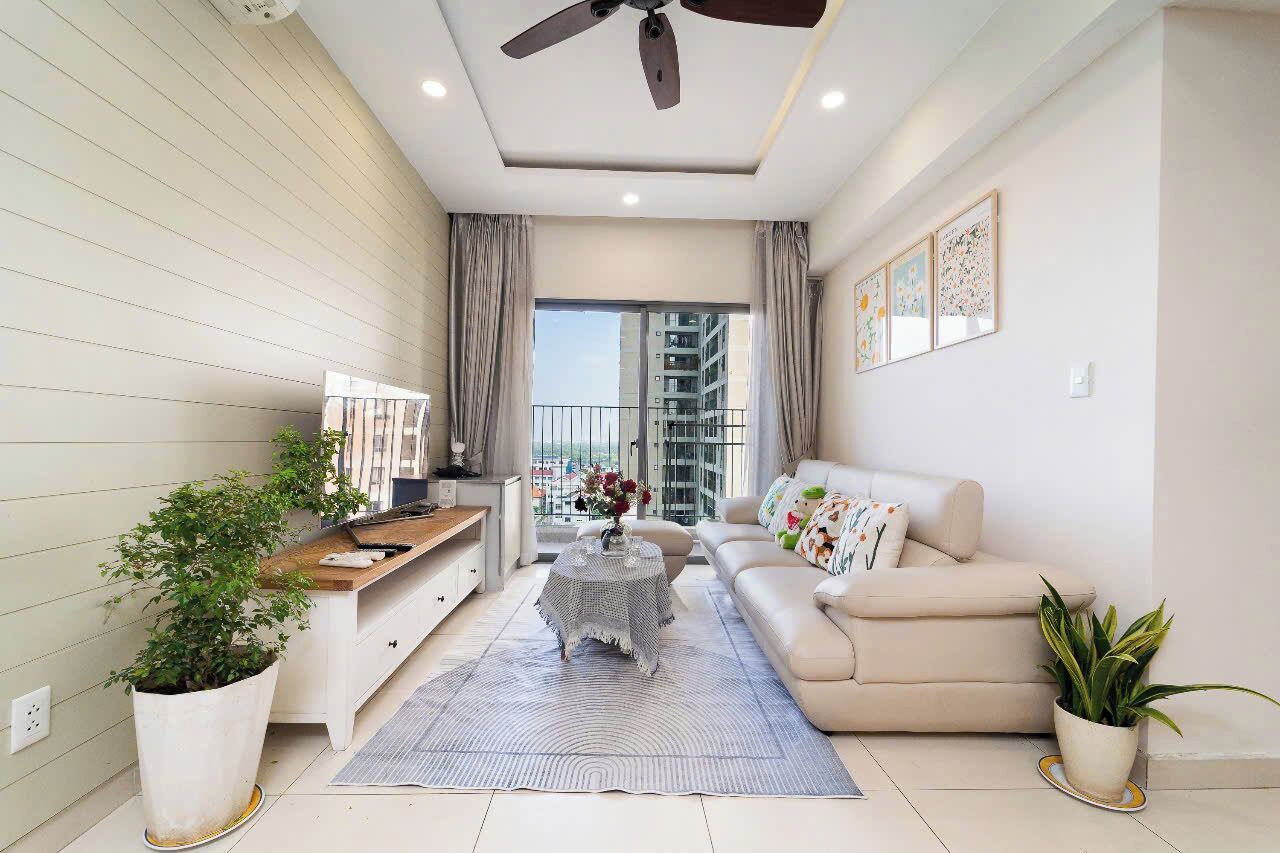 Deluxe Apartment, 3 Bedrooms, Balcony, City View | Living area