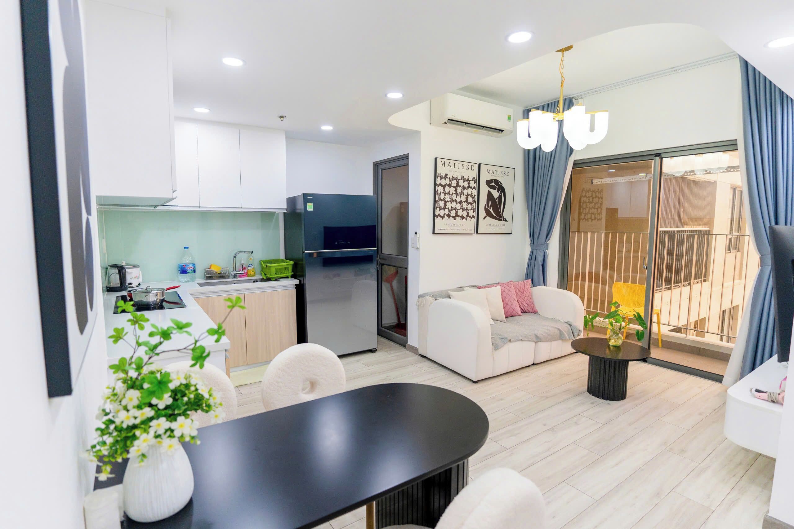 55-inch flat-screen TV with cable channels, Netflix, streaming services