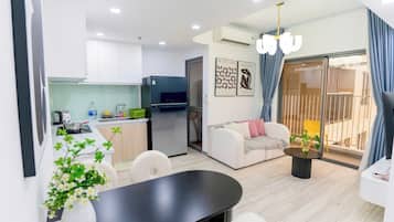 55-Zoll-Flachbildfernseher mit Kabelempfang, Netflix, Streaming-Dienste