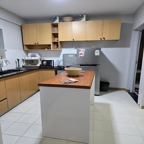 Microondas, horno, lavavajillas