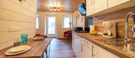 Mikrovågsugn, spishäll och diskmaskin