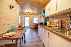 Microwave, stovetop, dishwasher