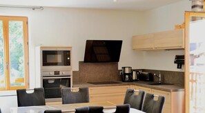 Fridge, oven, dishwasher