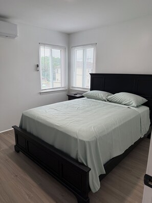 3 quartos, ferros/tábuas de passar roupa, Wi-Fi, roupa de cama