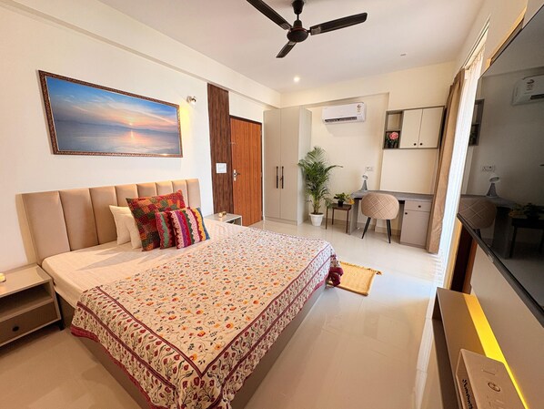 1 bedroom, desk, free WiFi, bed sheets