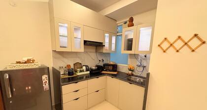 Couple Canvas—Luxurious 1-BHK Peaceful Apartment