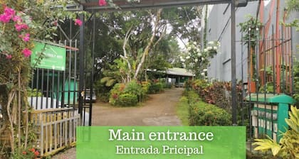 KIWI Apartment W/ Garden at MANUEL ANTONIO / 4 People / Fully Equipped Kitchen