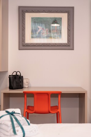 2 bedrooms, WiFi, bed sheets - FORTITUDO duomo-suite in the heart of cremona (Cremona)