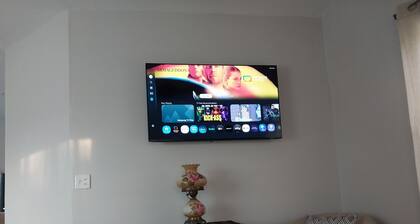 Peaceful 2-bedroom house with AC in Manson