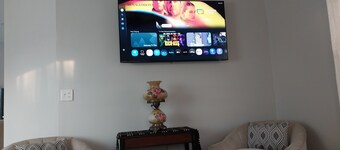 Peaceful 2-bedroom house with AC in Manson