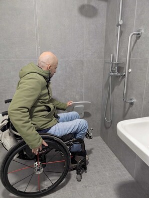 Bruser, hårtørrer, håndklæder, Sæbe