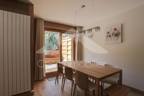 Dining - 20m from resort center, floor -4, view mountain, terrace, tv, ski locker, 73m², Méribel (Les Allues)
