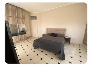2 室のベッドルーム、アイロン / アイロン台、インターネット、ベッドシーツ