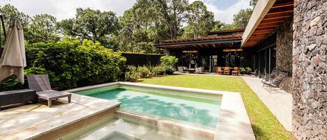 House, Lake View | Private spa tub