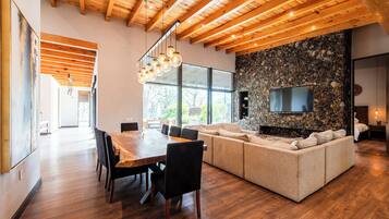 House, Lake View | Living area | 32-inch flat-screen TV with cable channels