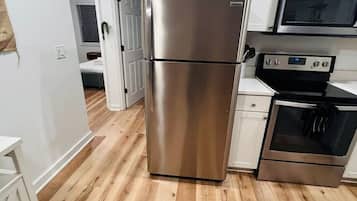 Mikrowelle, Ofen, Herdplatte, Geschirrspüler