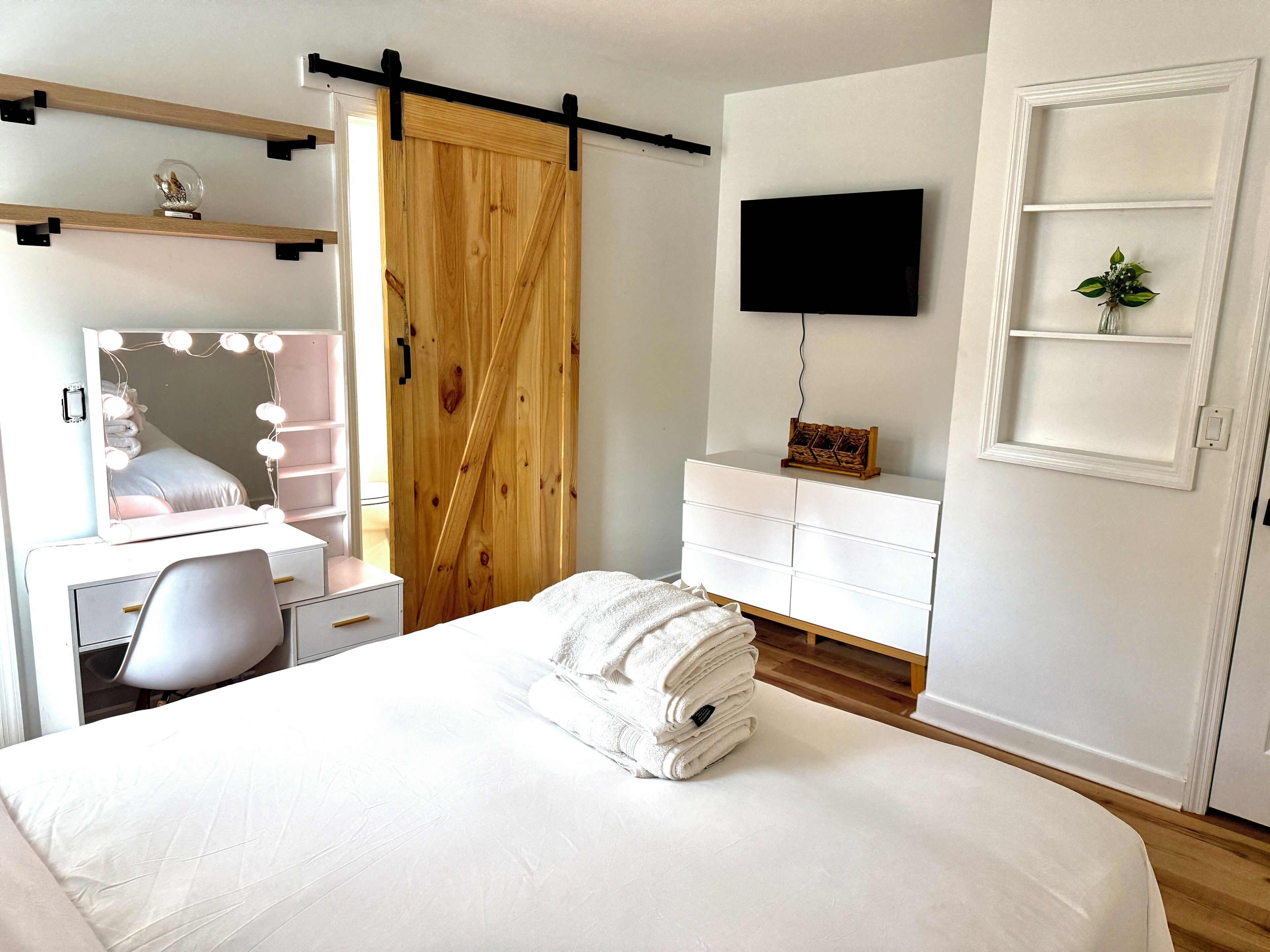 3 bedrooms, iron/ironing board, WiFi, bed sheets