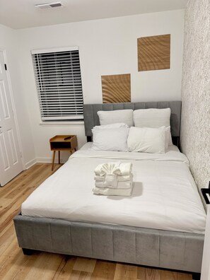 Iron/ironing board, WiFi, bed sheets