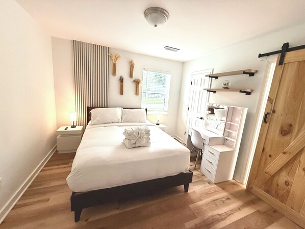 3 chambres, fer et planche à repasser, Wi-Fi, draps fournis