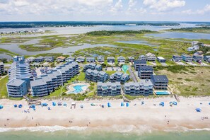 On the beach - Mid-Century Modern! Steps to Beach/Pool. NEW Remodel, Ocean Views from 4  Decks! (North Topsail Beach)