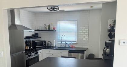 Charming Bungalow Getaway chock full of amenities and close to UNC