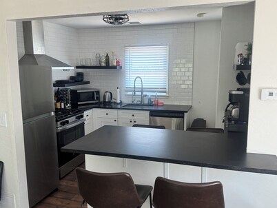 Charming Bungalow Getaway chock full of amenities and close to UNC