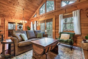 TV, fireplace - Romantic Getaway Cabin with a King Bed, and Hot Tub on a Private Deck (Sevierville)