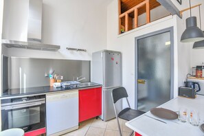 Fridge, microwave, oven, stovetop
