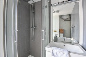 Shower, towels