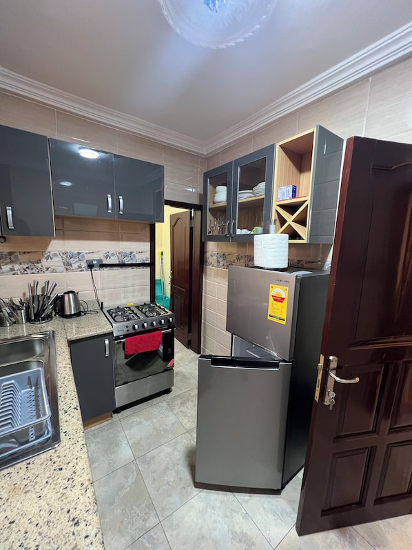 Standard Apartment, 2 Bedrooms | Private kitchen