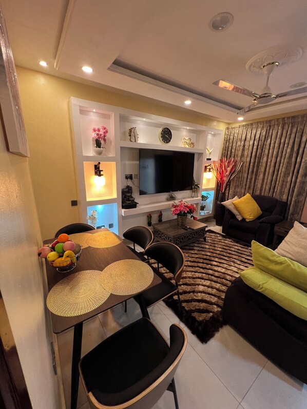 Apartamento standard, 2 quartos | Área de estar